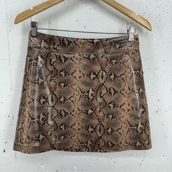 Blank NYC Women’s Size 26 Faux Snake Leather Lined Miniskirt - Picture 2 of 10